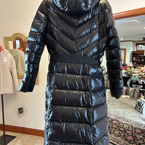 SOLD!!!!   Women's MACKAGE CORALIA down coat with hood and sash belt size medium - Picture 4 of 14